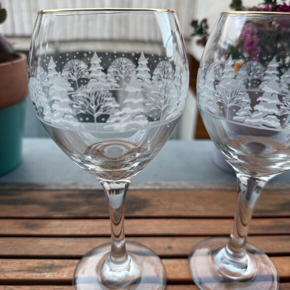 Vintage Crystal Libbey Etched Glass Wine Goblets With Gold Rim & Winter Wonderla - Picture 2 of 8